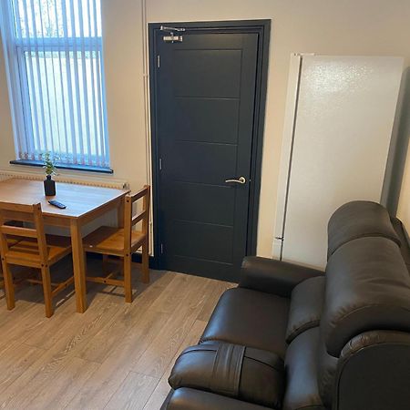 Houghton Guest House 2 Stoke-on-Trent מראה חיצוני תמונה